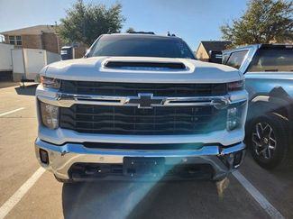 Used 2025 Chevrolet Silverado 2500 LT w/ Texas Edition video 2