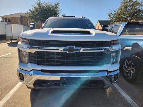 Used 2025 Chevrolet Silverado 2500 LT w/ Texas Edition image 2
