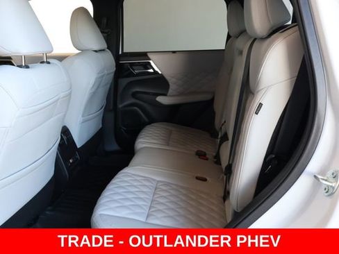 Used 2025 Mitsubishi Outlander SEL image 16