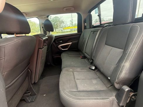 Used 2017 Nissan Titan SV image 9