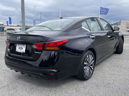 Used 2025 Nissan Altima 2.5 SV FWD image 3