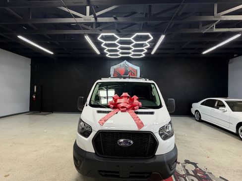 Used 2024 Ford Transit 250 Low Roof w/ Fleet Fuel Economy Package RWD image 7