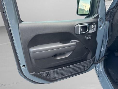 New 2025 Jeep Gladiator Sport image 23