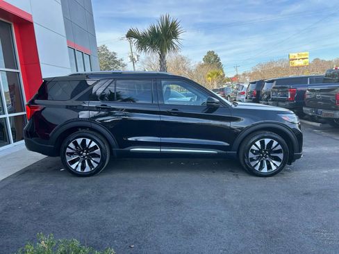 Used 2025 Ford Explorer Platinum w/ LUX Leather Package image 7