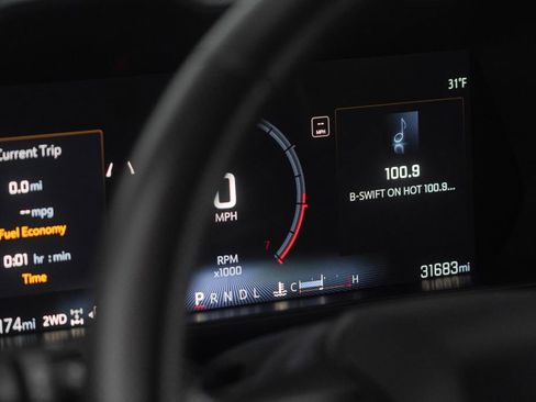 Used 2024 Chevrolet Colorado Trail Boss w/ Technology Package image 9