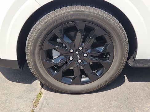 Used 2024 Kia Carnival SX FWD image 13
