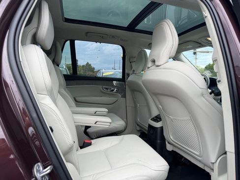 Used 2025 Volvo XC90 T8 Ultra AWD/4WD image 11