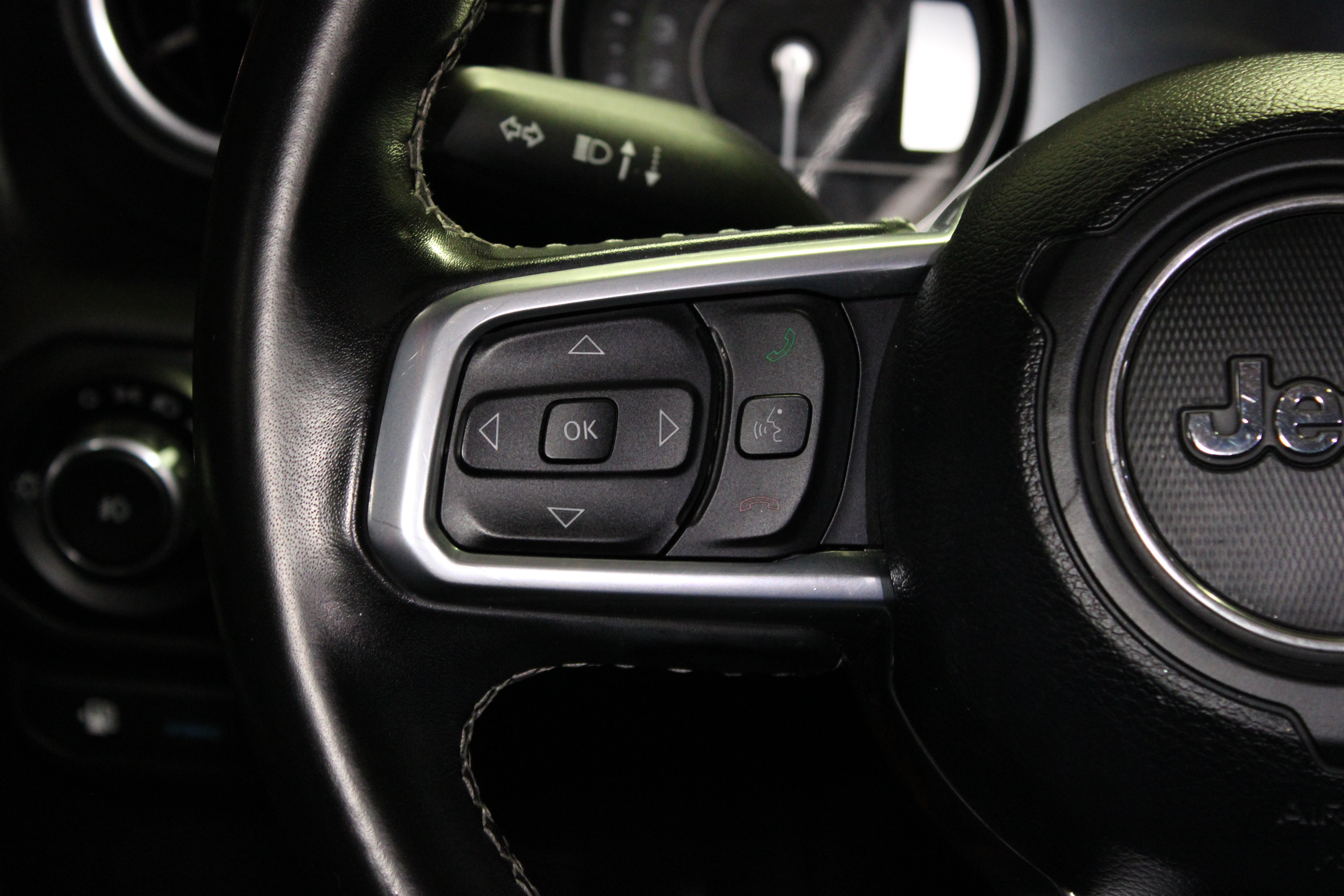 Used 2022 Jeep Wrangler Unlimited Sahara AWD/4WD image 23