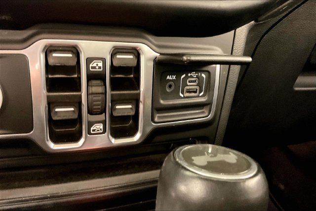 Used 2023 Jeep Wrangler Unlimited Sahara AWD/4WD image 15