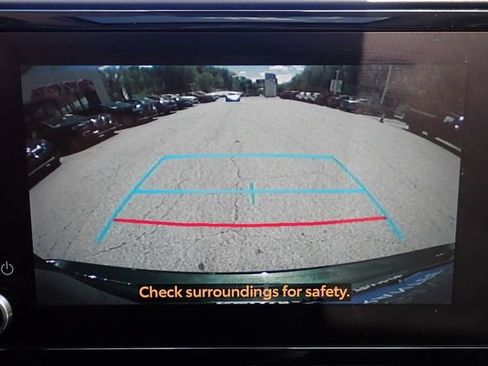 Used 2023 Toyota Highlander XLE AWD/4WD image 27