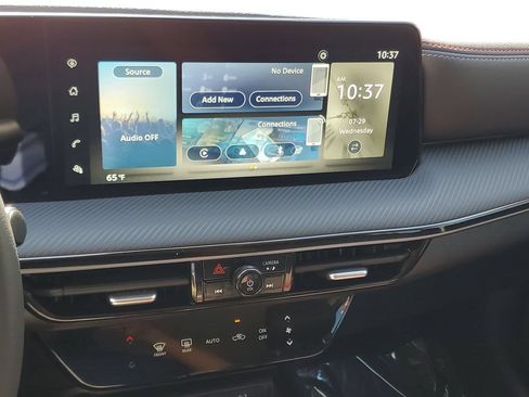 Certified 2025 Nissan Kicks SR FWD image 23