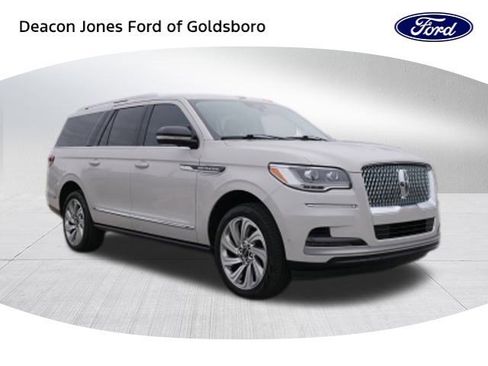 Used 2024 Lincoln Navigator L Reserve image 1