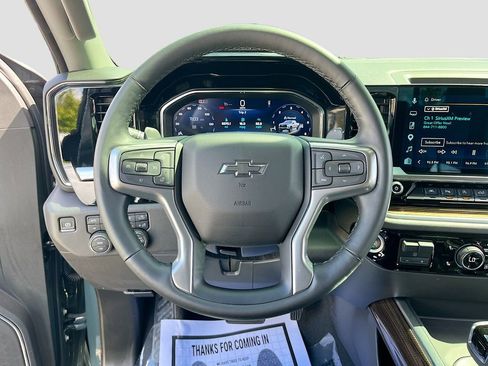 Used 2025 Chevrolet Silverado 1500 LT Trail Boss w/ LT Trail Boss Premium Package AWD/4WD image 11