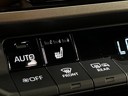 Used 2025 Toyota Camry SE w/ Convenience Package FWD image 19