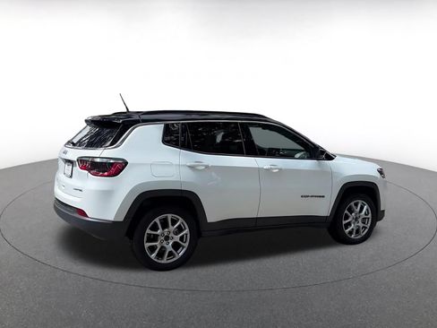Used 2025 Jeep Compass Limited AWD/4WD image 12