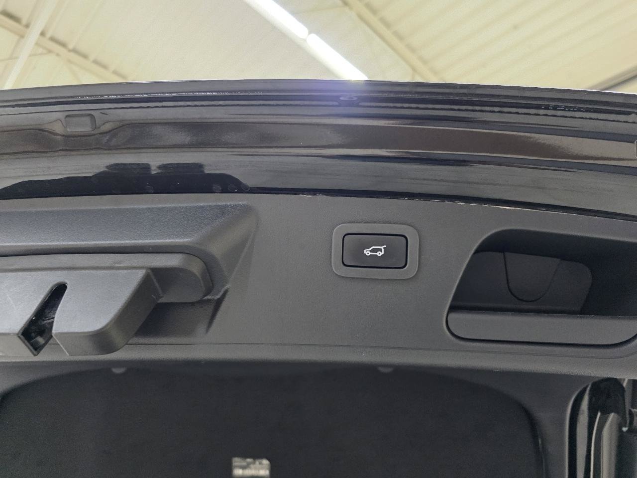 Used 2018 Jaguar E-PACE SE AWD/4WD image 16
