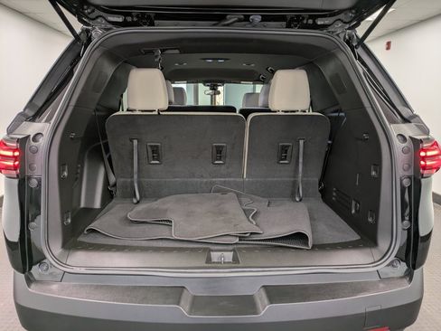 Used 2022 Chevrolet Traverse LS image 23