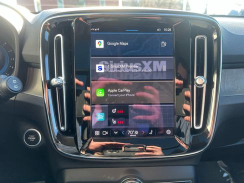 Used 2023 Volvo XC40 B5 Ultimate w/ Protection Package Premier image 18