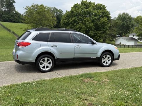Used 2013 Subaru Outback 2.5i Premium w/ All-Weather Pkg AWD/4WD image 14