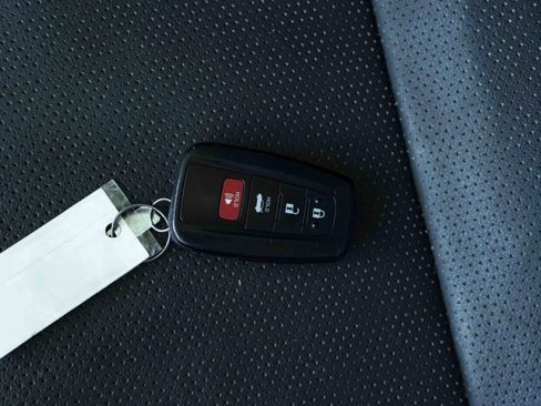 Used 2021 Toyota Prius Prime XLE FWD image 44