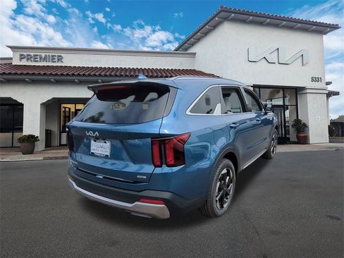 Certified 2025 Kia Sorento EX image 7