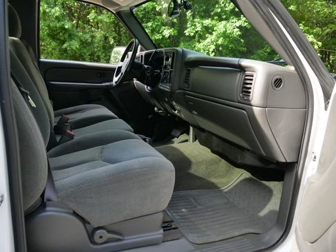 Used 2004 Chevrolet Silverado 2500 LS RWD image 23