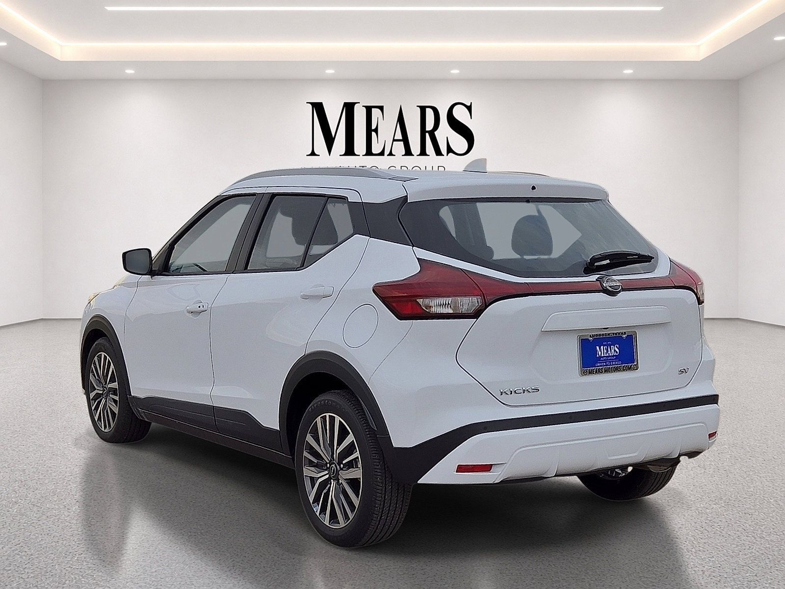 Used 2024 Nissan Kicks SV FWD image 3