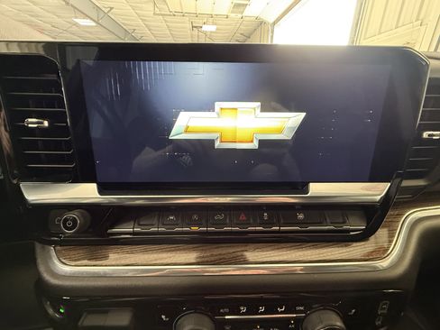 Used 2025 Chevrolet Silverado 1500 LT w/ Leather Package image 24