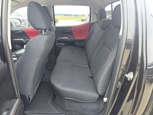 Used 2019 Toyota Tacoma SR5 AWD/4WD image 10