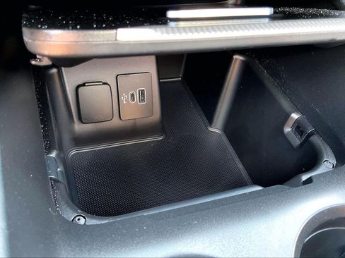 Used 2025 Ford Explorer ST-Line AWD/4WD image 34