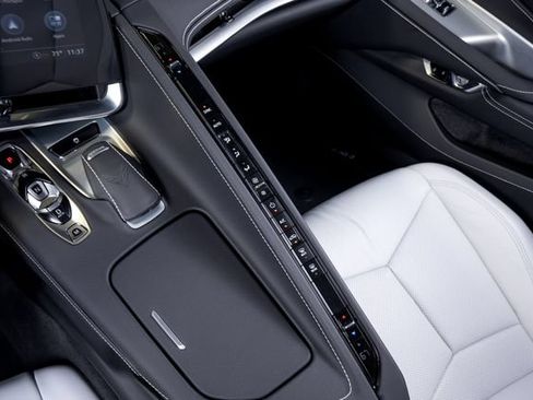 Used 2021 Chevrolet Corvette Stingray Convertible w/ Z51 Performance Package RWD image 28