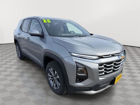 Used 2025 Chevrolet Equinox LT w/ Safety and Technology Package image 5