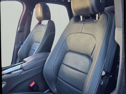 Used 2018 Jaguar F-PACE R-Sport image 32