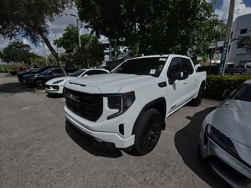 Used 2025 GMC Sierra 1500 Elevation w/ Preferred Package AWD/4WD image 11