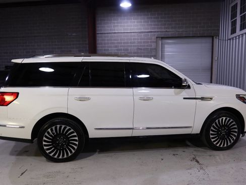 Used 2020 Lincoln Navigator Black Label w/ Cargo Convenience Package image 6