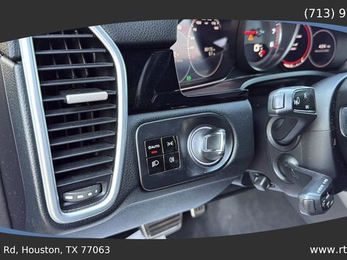 Used 2019 Porsche Cayenne S image 26