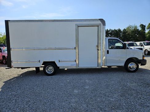 Used 2022 GMC Savana 3500 Extended w/ Power Convenience Package RWD image 7