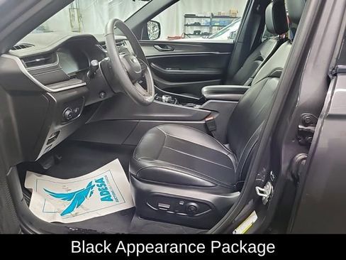 Used 2024 Jeep Grand Cherokee Limited w/ Luxury Tech Group II AWD/4WD image 5