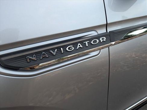 Used 2024 Lincoln Navigator L Reserve AWD/4WD image 10