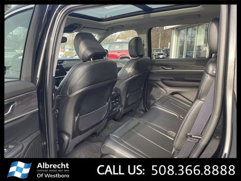 Used 2024 Jeep Grand Cherokee L Limited image 12