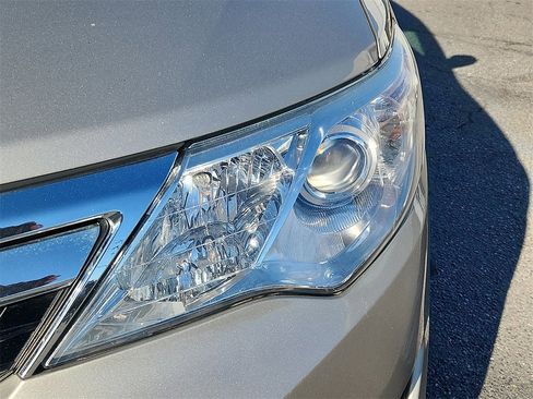 Used 2014 Toyota Camry LE image 9