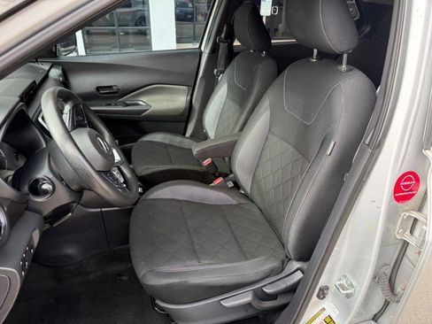 Used 2020 Nissan Kicks S image 9