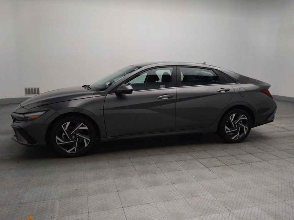 Used 2025 Hyundai Elantra SEL FWD image 2