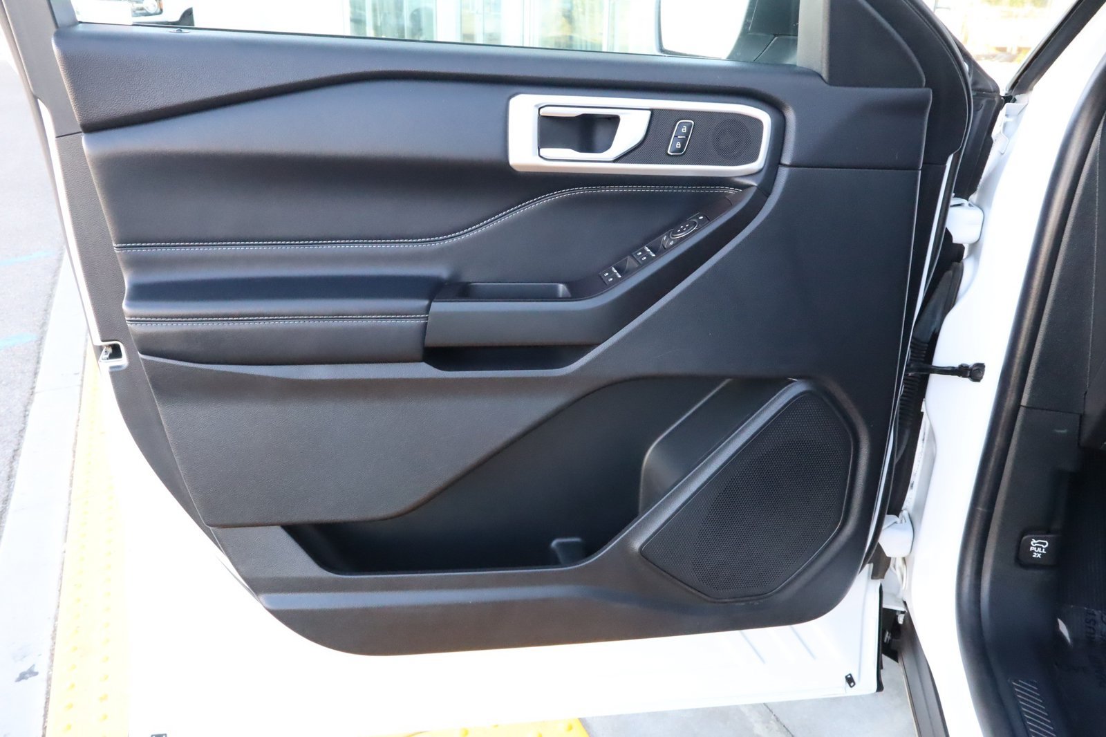 Used 2020 Ford Explorer XLT w/ Equipment Group 202A RWD image 18