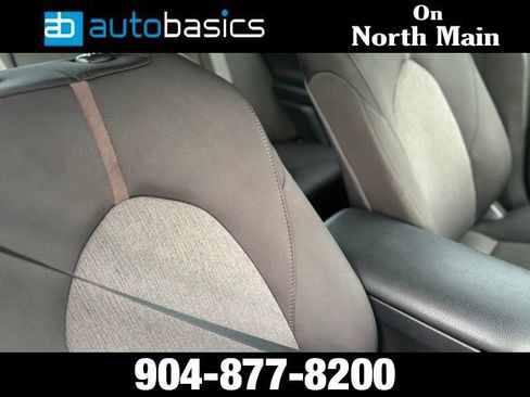 Used 2020 Toyota Camry LE image 14