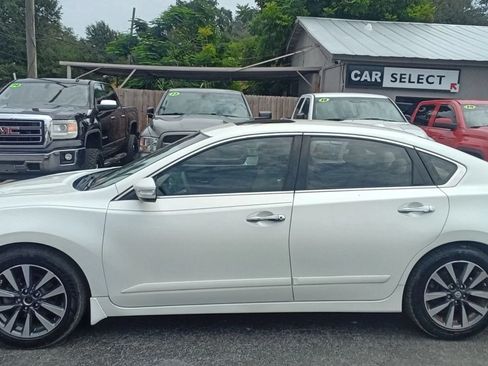 Used 2017 Nissan Altima 2.5 SV w/ Convenience Package FWD image 8
