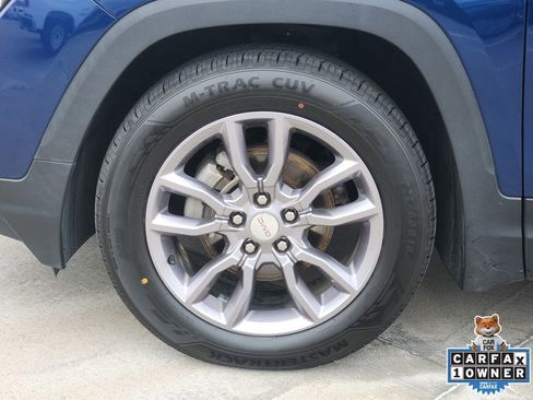 Used 2023 GMC Terrain SLT image 16