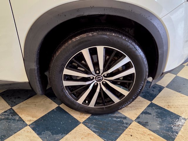Used 2024 Nissan Pathfinder Platinum AWD/4WD image 11