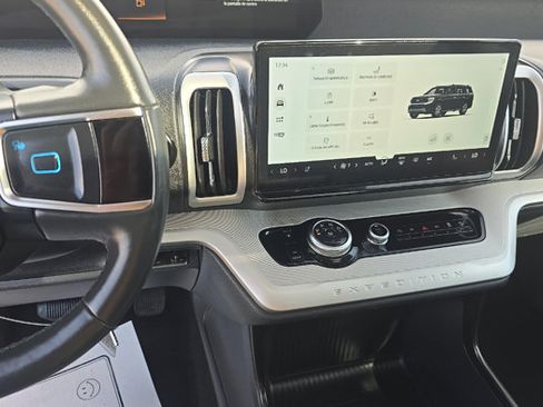 Used 2025 Ford Expedition Active AWD/4WD image 13