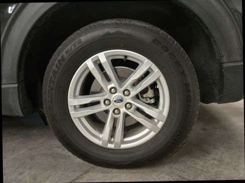 Used 2022 Ford Explorer XLT AWD/4WD image 18